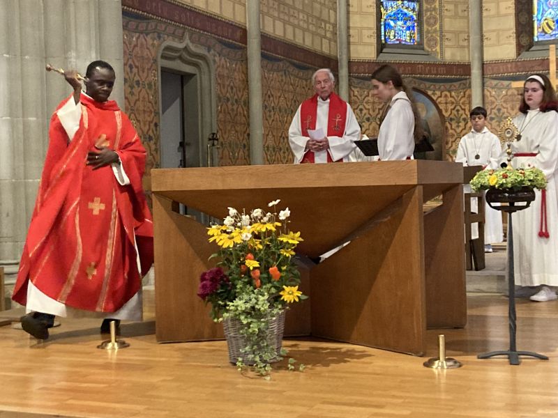 Nouvelle bénédiction de l'église paroissiale et de l'autel